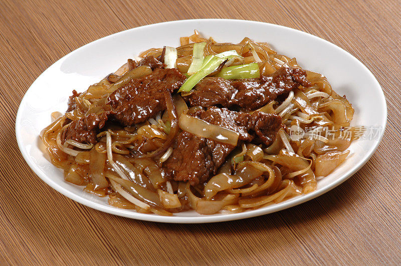 Fried beef flat rice noodle (干炒牛河)